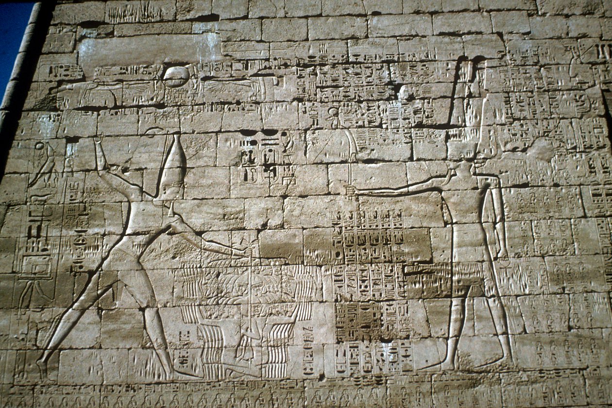 Ramses III'ü vuran düşmanların rölyefi, Ramses III Morg Tapınağı, Medinat Habu, c1200BC by Unbekannt