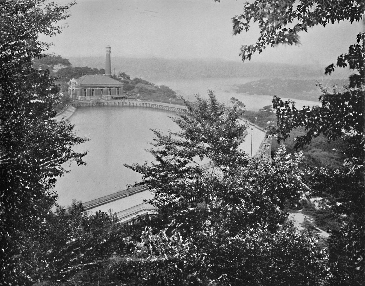 Rezervuar, Eden Park, Cincinnati, Ohio, c1897. by Unbekannt
