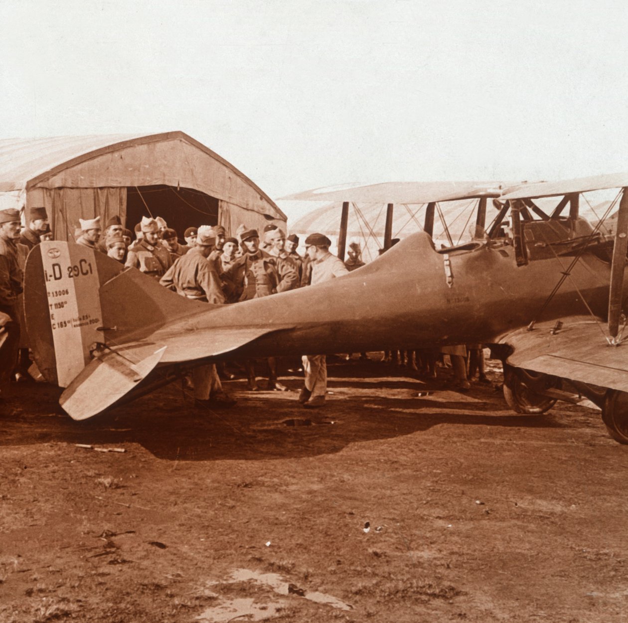 Savaş uçağının dönüşü, c1914-c1918 by Unbekannt