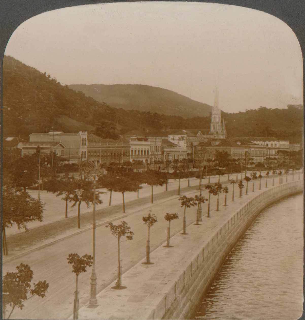 Rio Janeiros, dünyanın en büyük karayla çevrili körfezini çevreleyen 5 mil rıhtım, c1900 by Unbekannt