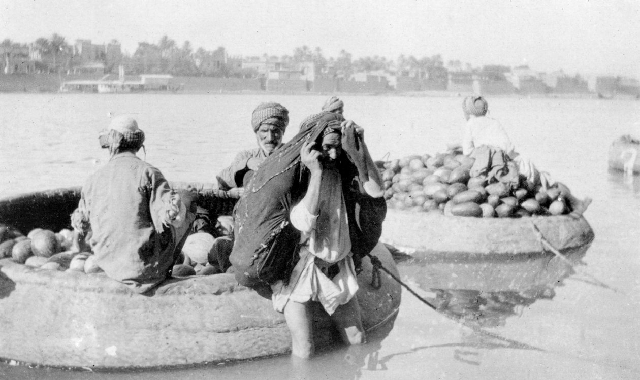 Kavun yüklü nehir teknesi, Dicle Nehri, 1917-1919 by Unbekannt