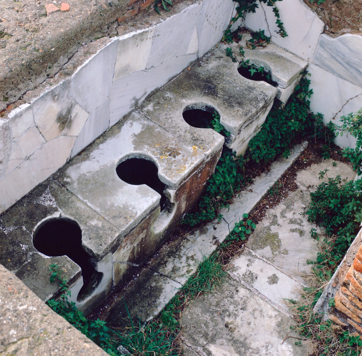 Roma tuvaleti, Ostia, İtalya by Unbekannt