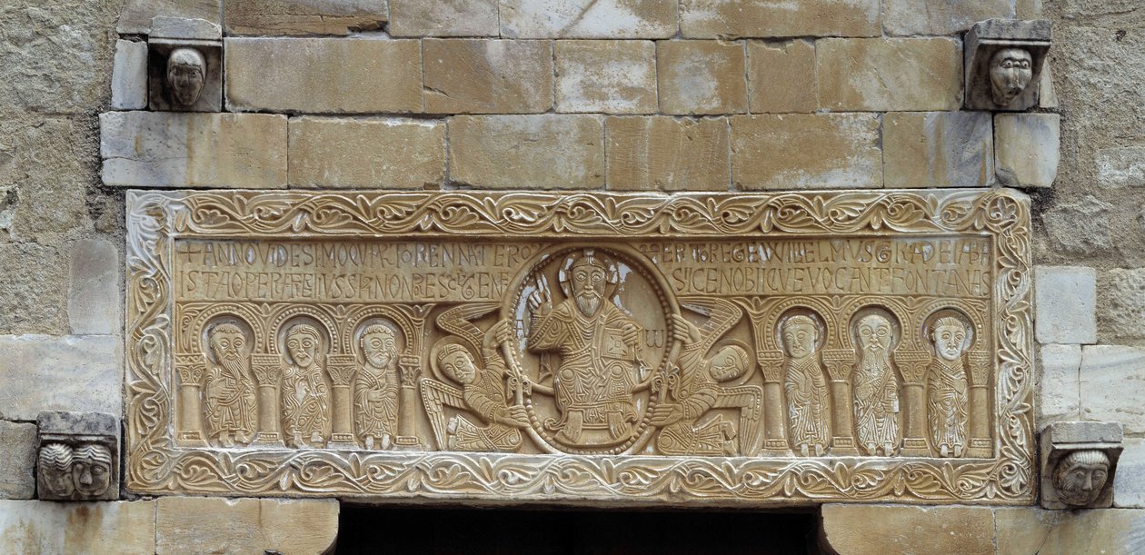 Romanesk sanat: iki melek tarafından desteklenen Mesih