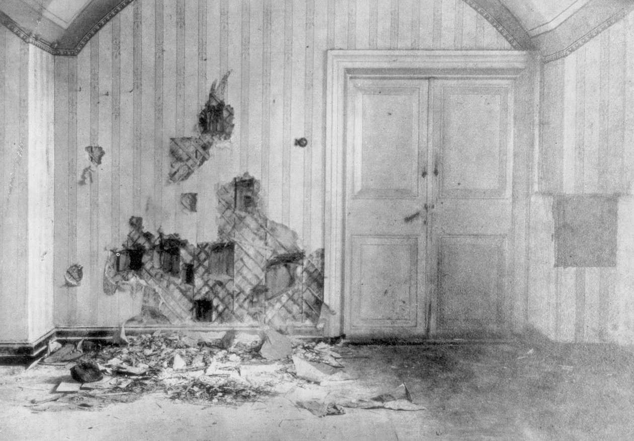 Çar Nicholas II ve ailesinin idam edildiği oda, Yekaterinburg, Rusya, 17 Temmuz 1918 by Unbekannt