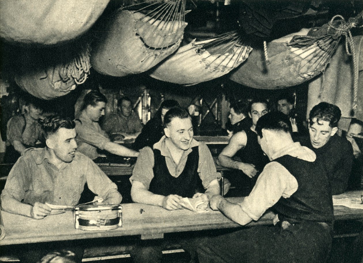 Kraliyet Deniz Piyadeleri bir gemide yemek güvertesinde, İkinci Dünya Savaşı, c1939-c1943 1944. by Unbekannt