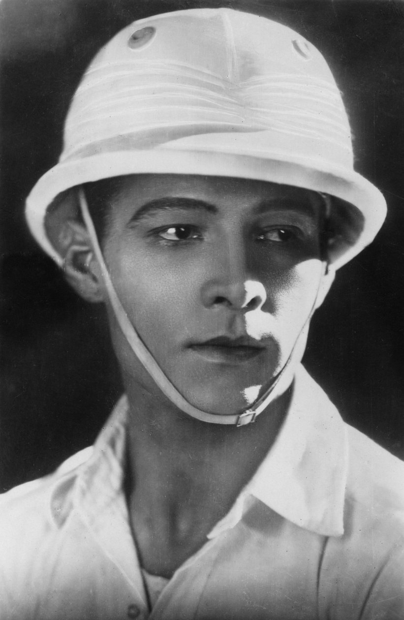 Rudolph Valentino 1895-1926, İtalyan aktör, c1920'ler by Unbekannt