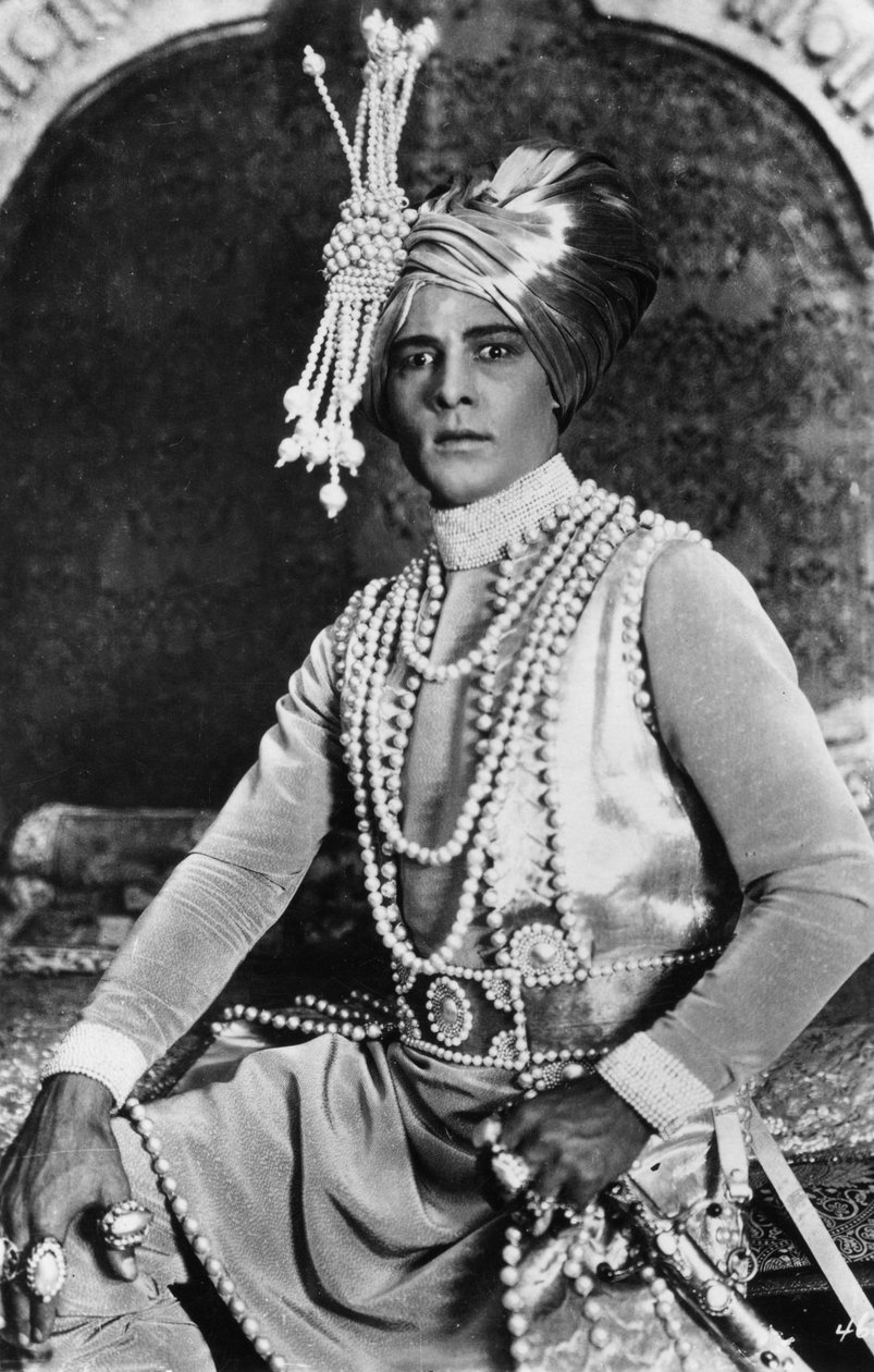 Rudolph Valentino 1895-1926, Genç Rajah