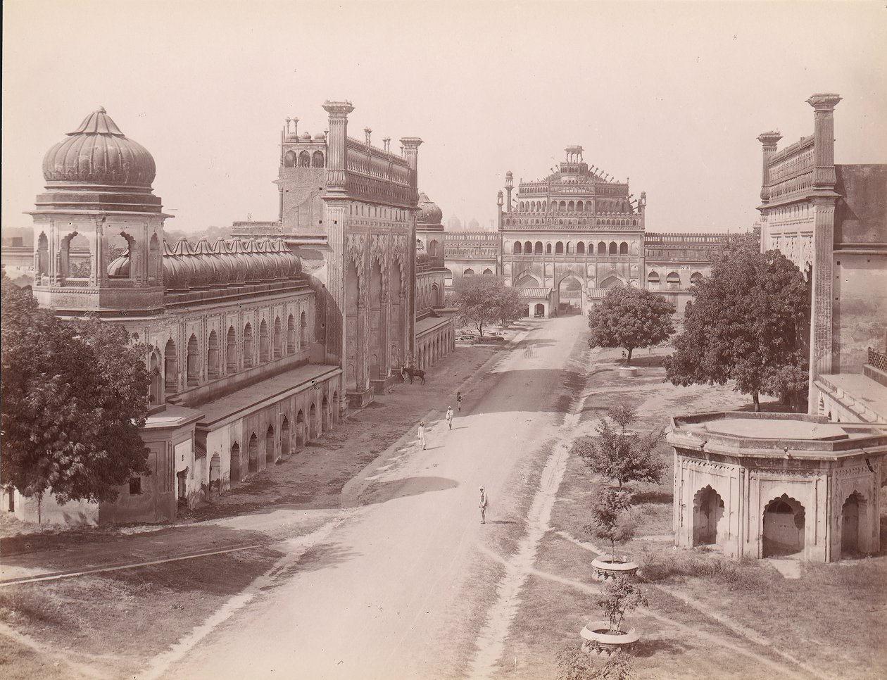 Rumi Darwaza ve Bara Imambara