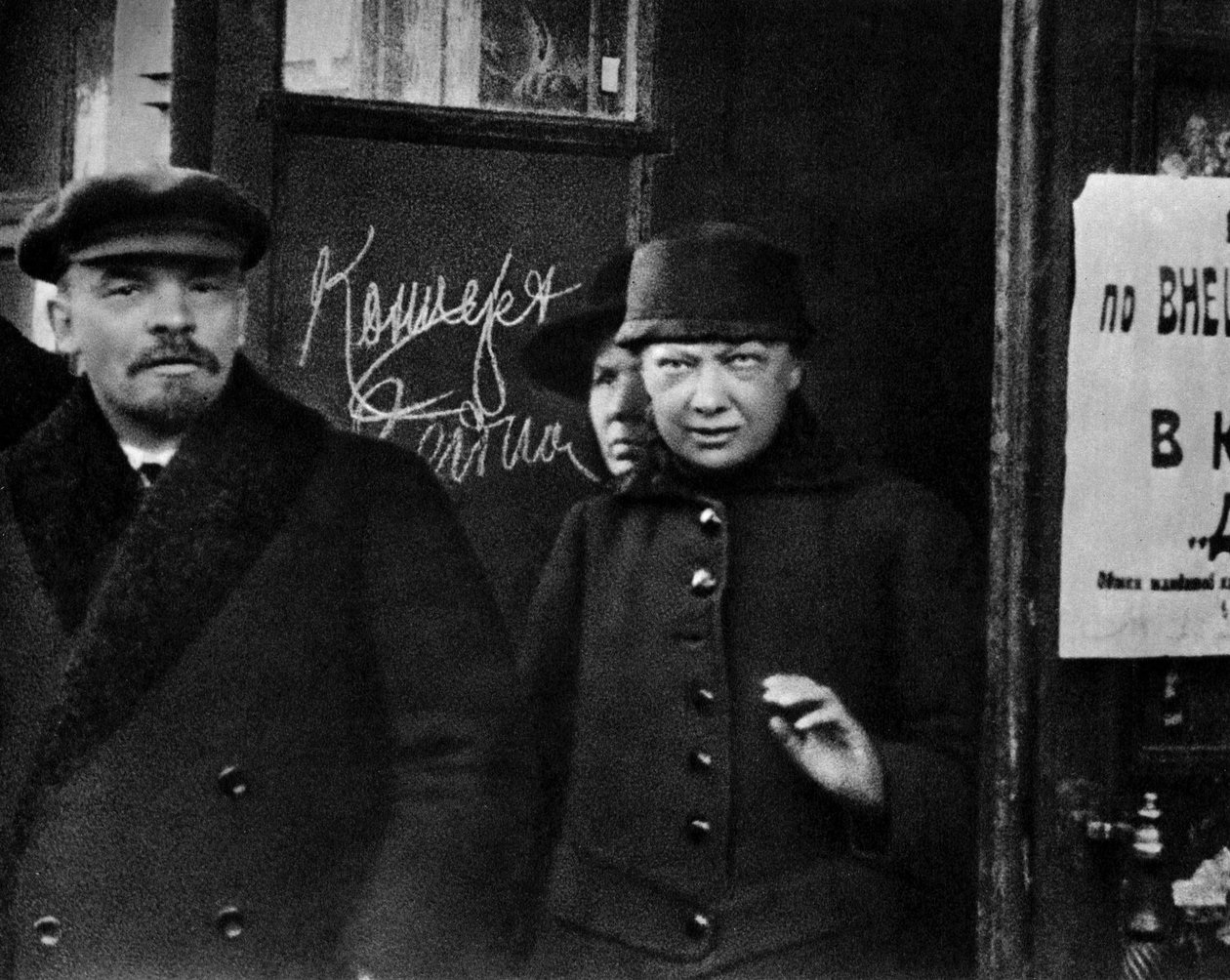 Rus Bolşevik lideri Vladimir Lenin ve eşi Nadezhda Krupskaya, Rusya, 1922 by Unbekannt