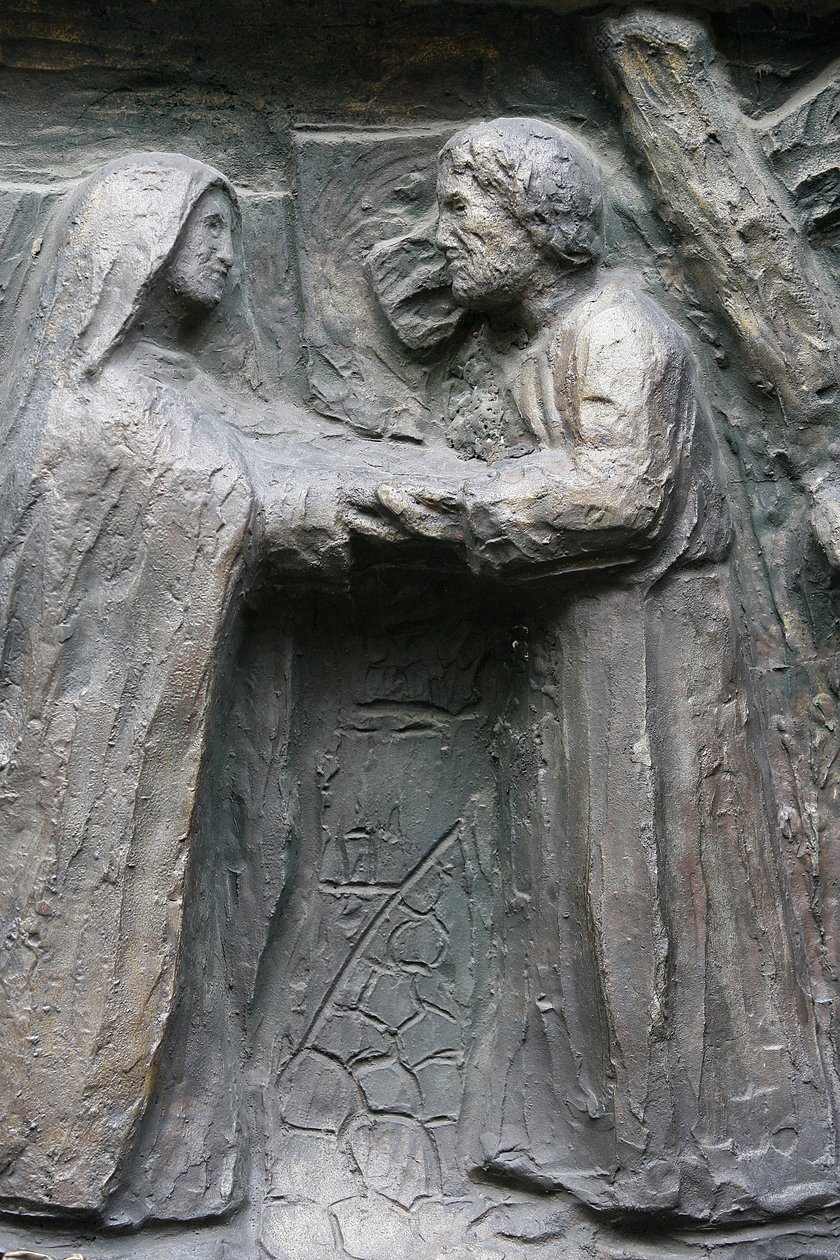 Saint-Pierre de Montmartre kilisesi: Notre Dame kapı heykeli: İsa annesiyle Via Dolorosa, Paris, Fransa