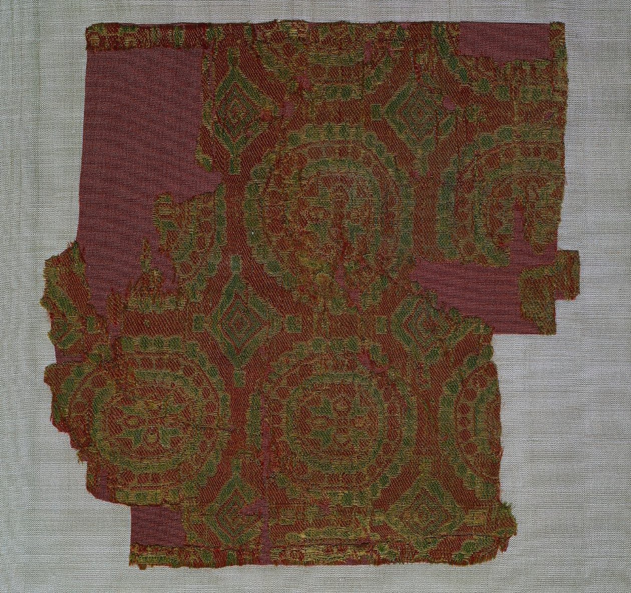 Yuvarlak rozetli Samit, 700