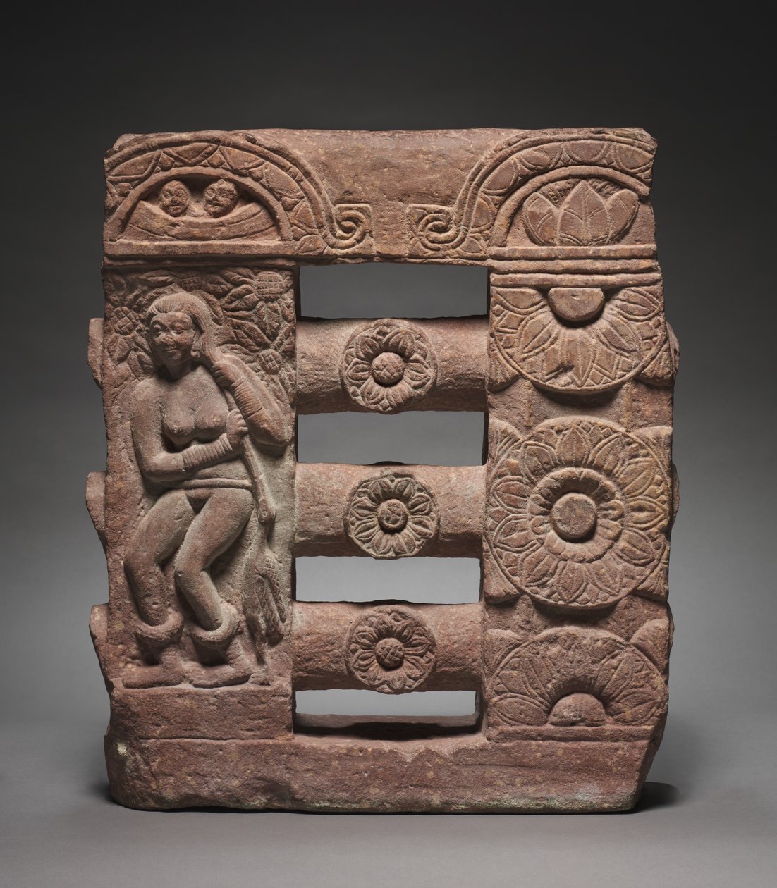 Yıkanan ve Lotus Madalyonlu Monolitik Korkuluk Bölümü, c. 150-250. by Unbekannt