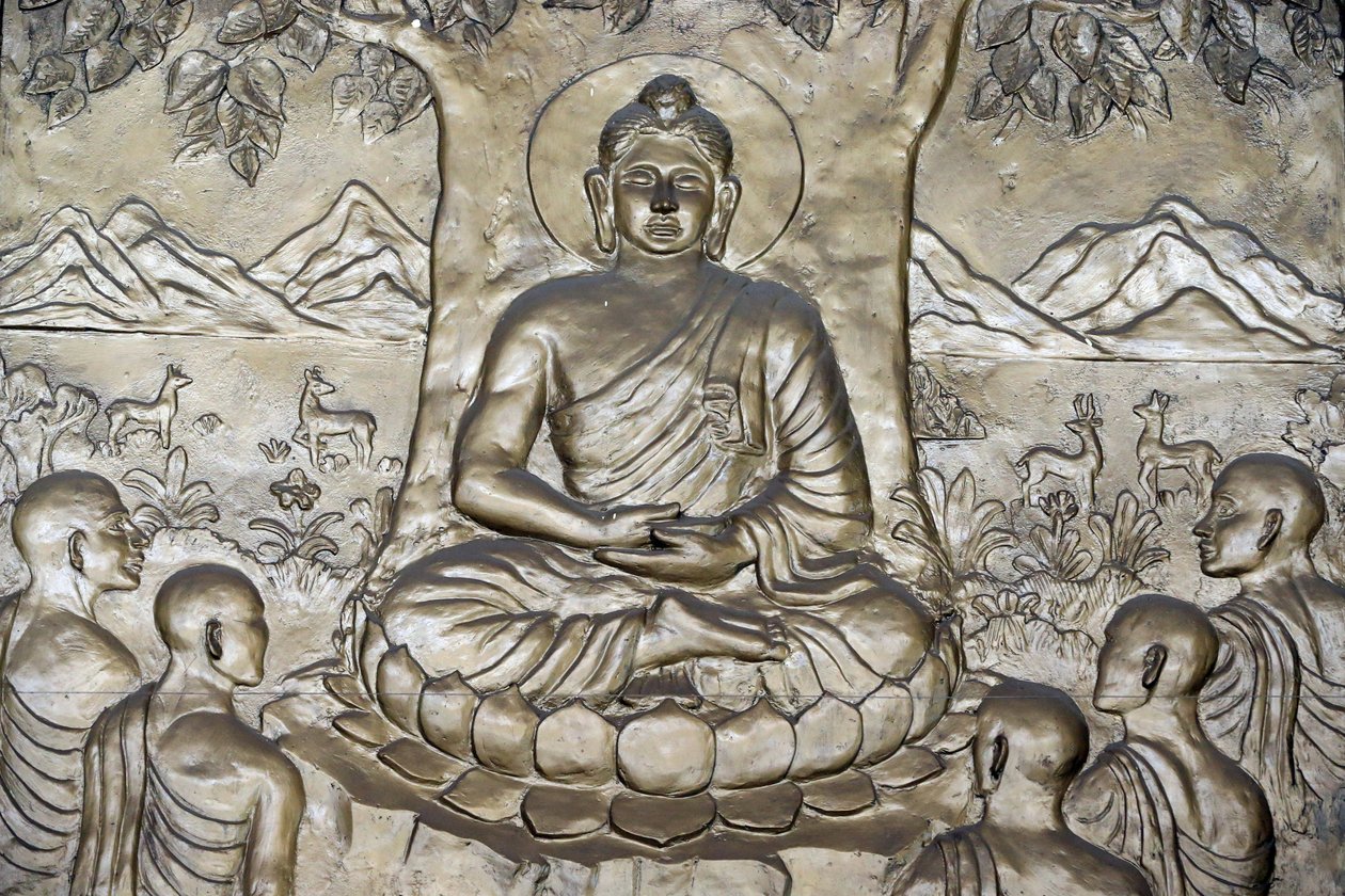 Shakyamuni Buddha, beş öğrencisine vaazı - yasa çarkını - vaaz ediyor. Ho Chi Minh Şehri. Vietnam by Unbekannt
