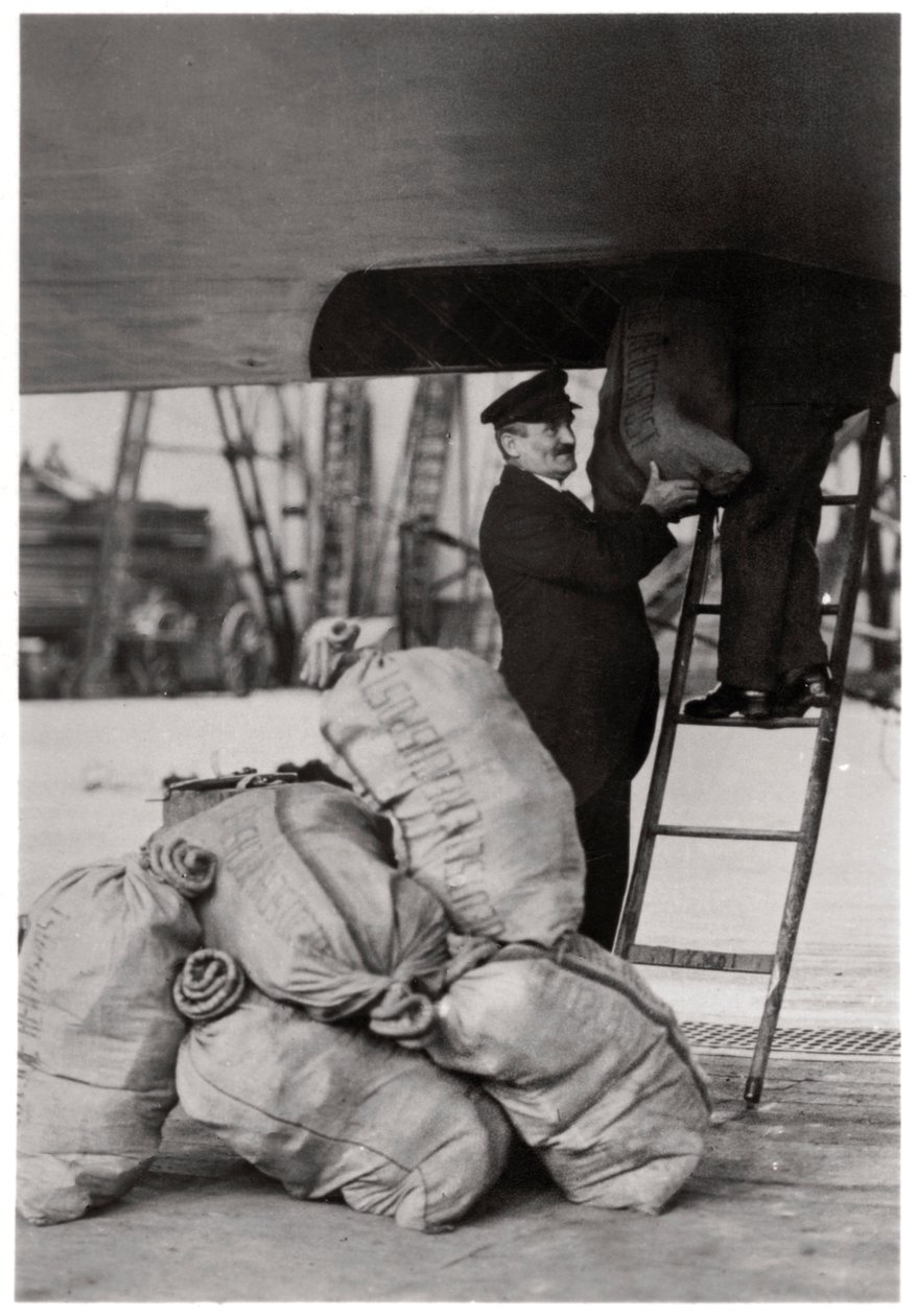 Gönderinin nakliyesi, Zeppelin LZ 127 Graf Zeppelin, 1933 by Unbekannt