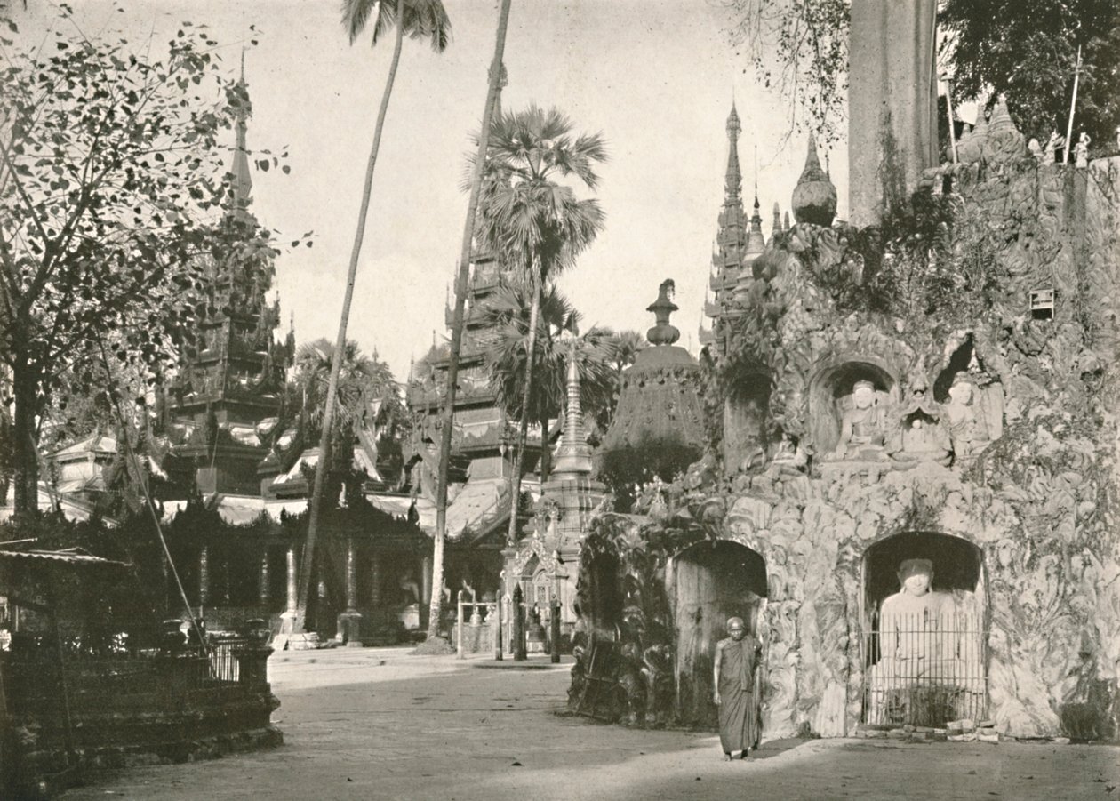 Shwe Dagon Pagoda'daki Tapınaklar, Rangoon, 1900. by Unbekannt