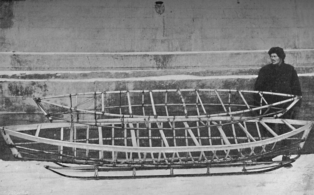 İskeletler veya Tek Kişilik Kayık için Bambu ve El Kızağı üzerinde yatan Çift Kayık, 1894, 1897 by Unbekannt