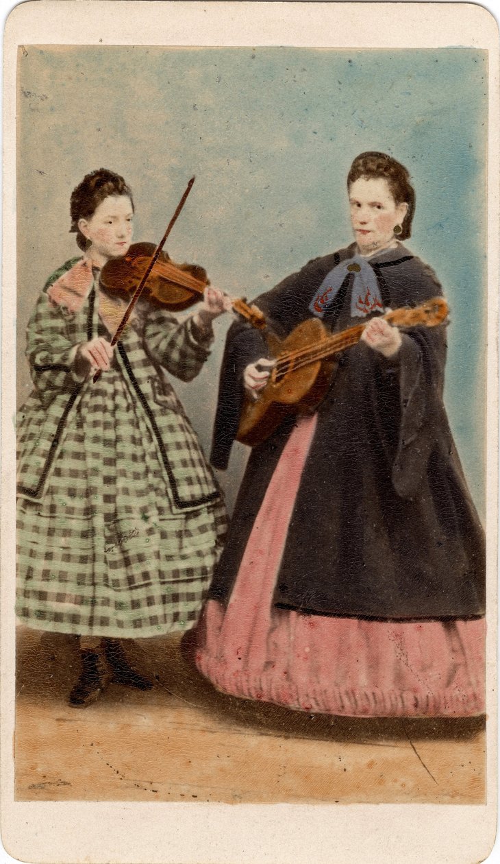 Küçük metier: müzisyenlerin gitar ve keman, Venedik portresi. 19. yüzyıl Karton üzerine baskı Dim. 10,5x6 cm by Unbekannt