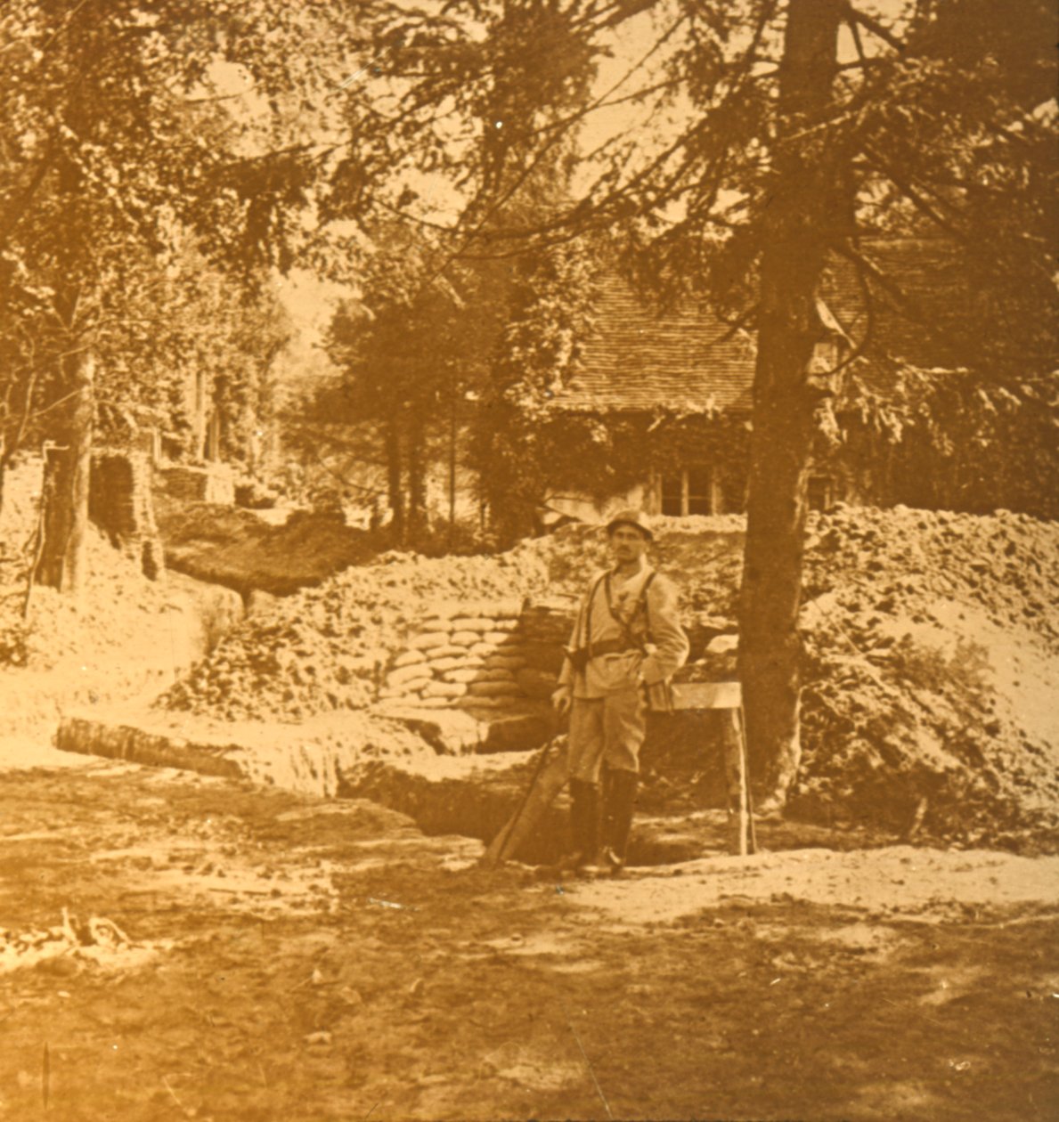 Siperin dışındaki asker, Bois des Loges, kuzey Fransa, c1914-c1918 by Unbekannt