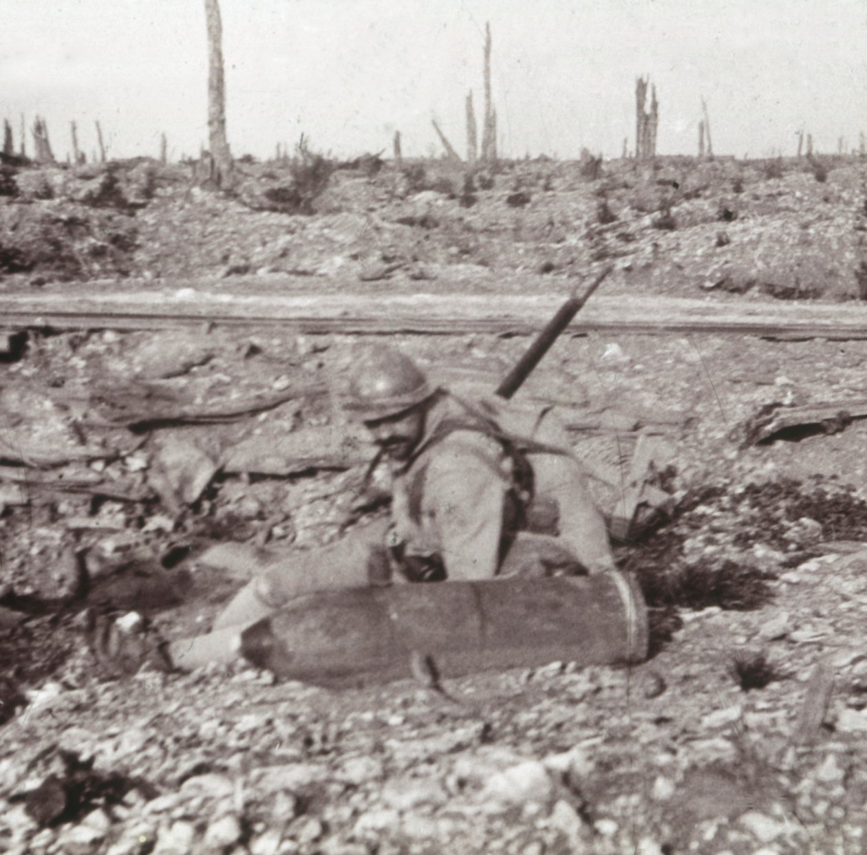 Kabuklu asker, Bois dAvocourt, Verdun, kuzey Fransa, c1914-c1918 by Unbekannt