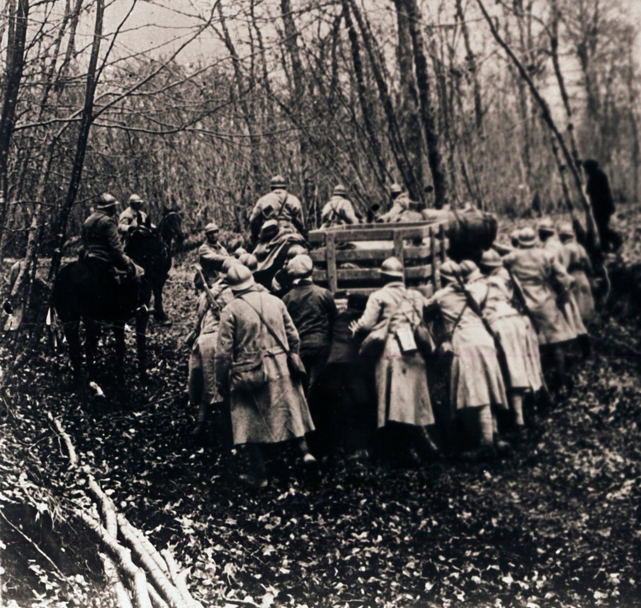 Ormandaki Askerler, c1914-c1918 by Unbekannt