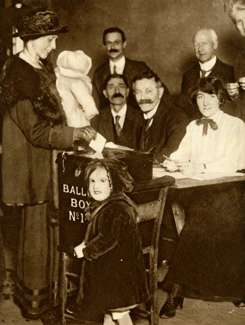 Bazı kadınlar ilk kez oy kullanabiliyor, İngiltere, 14 Aralık 1918, 1935. by Unbekannt