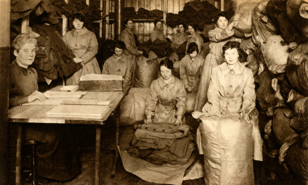 WAAC giyim mağazasında üniformaları sıralama, Birinci Dünya Savaşı, 1914-1918, 1933. by Unbekannt