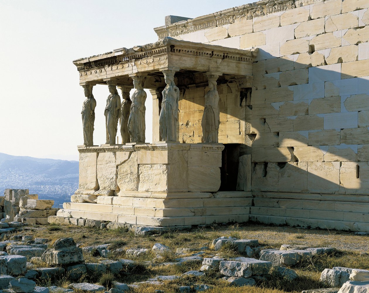 Erechtheion tapınağının güney yüzü, Atina Akropolisi. Fotoğraf by Unbekannt