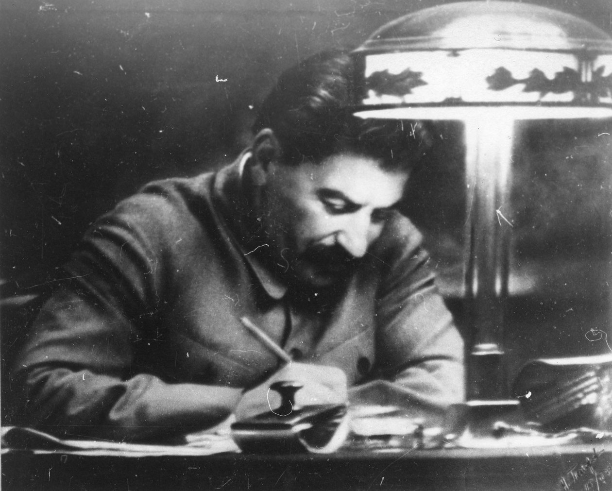 Sovyet lideri Josef Stalin Kremlin çalışmasında, Moskova, SSCB, 1935 by Unbekannt