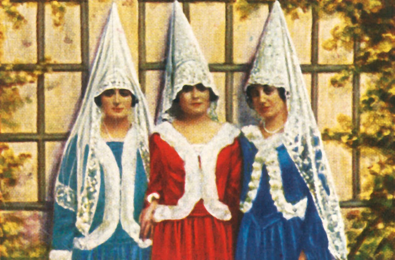 Mantillalı İspanyol kadınlar, c1928. by Unbekannt