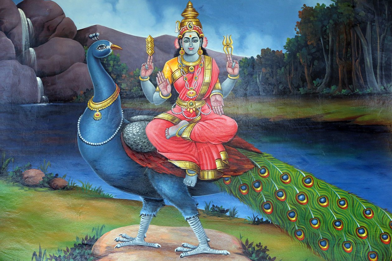 Sri Mariamman Hindu tapınağı. Tavus kuşu ile Sri Gowmari, Subramanyan sembolü. Singapur by Unbekannt