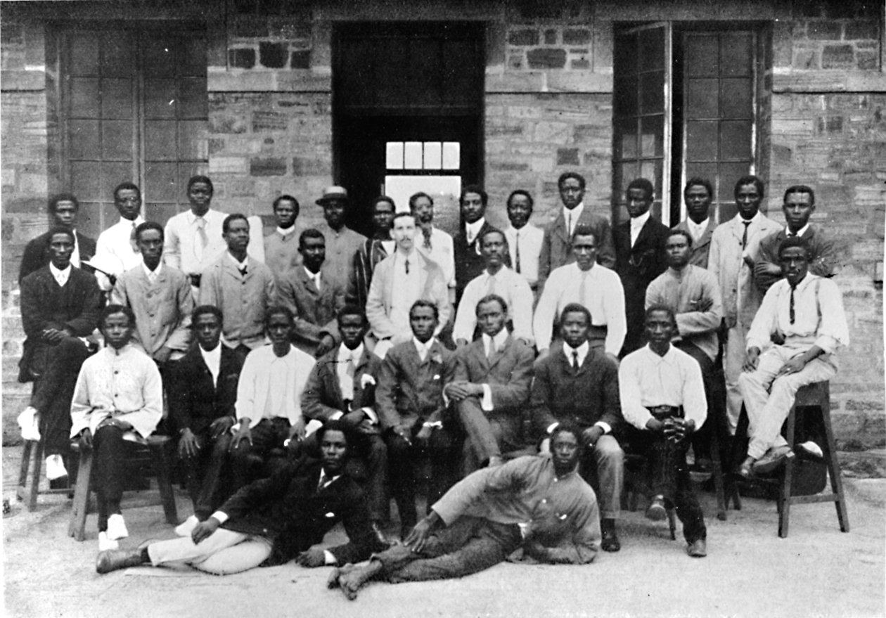Batı Afrika Hükümeti Basım Departmanı personeli, 1909. by Unbekannt