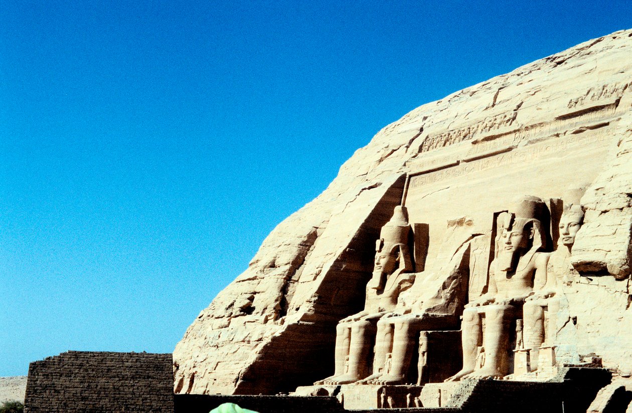 Ramses II heykelleri, Abu Simbel, Mısır, MÖ 13. yüzyılın başlarında by Unbekannt