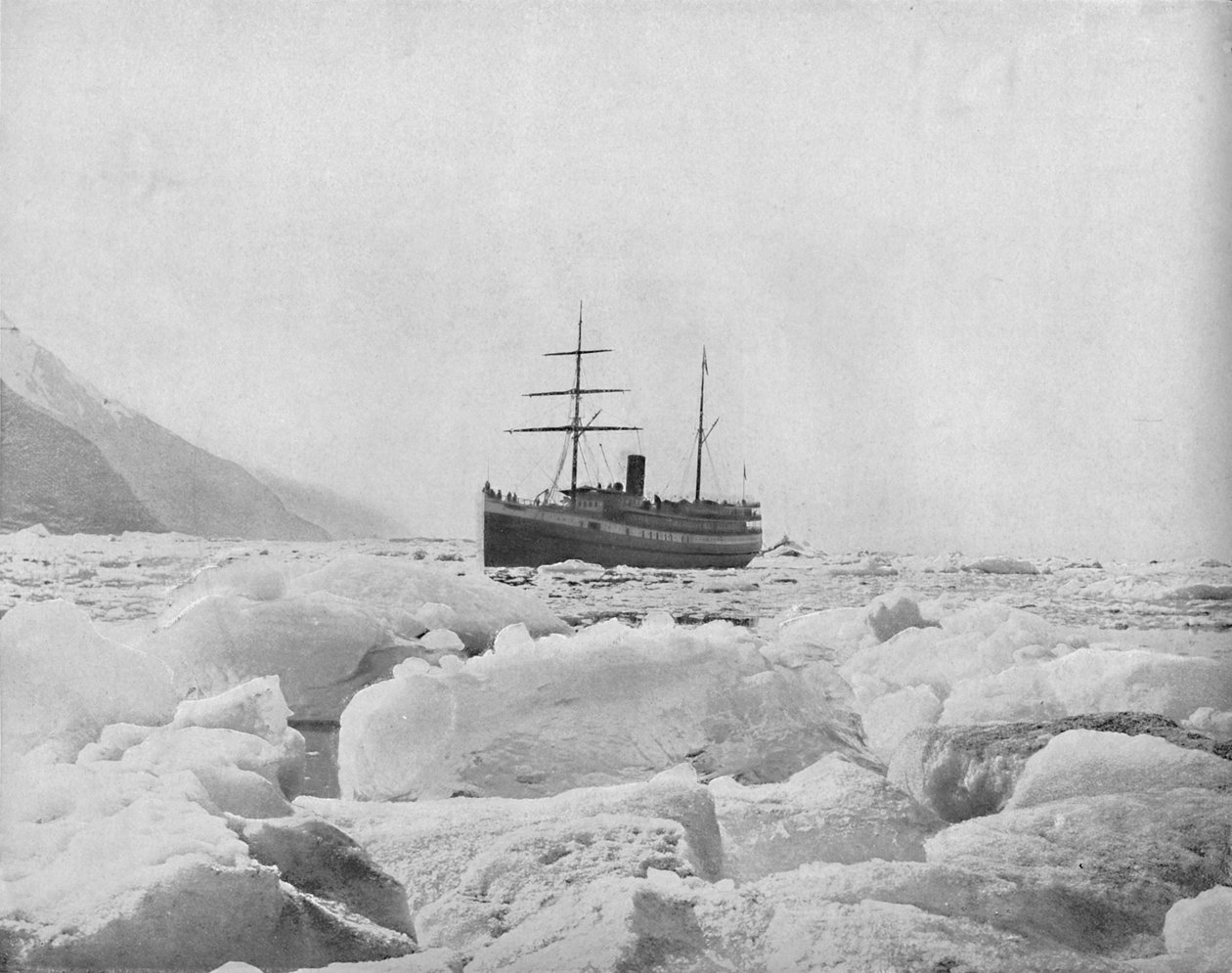 Vapur Kraliçesi, Glacier Bay, Alaska, c1897. by Unbekannt