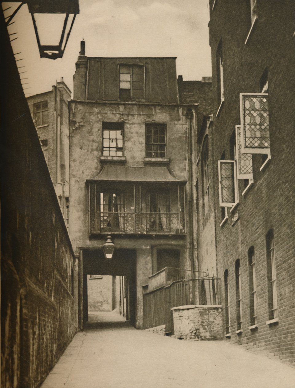 Strand Lane ve Roma Hamamı Girişi, c1935. by Unbekannt