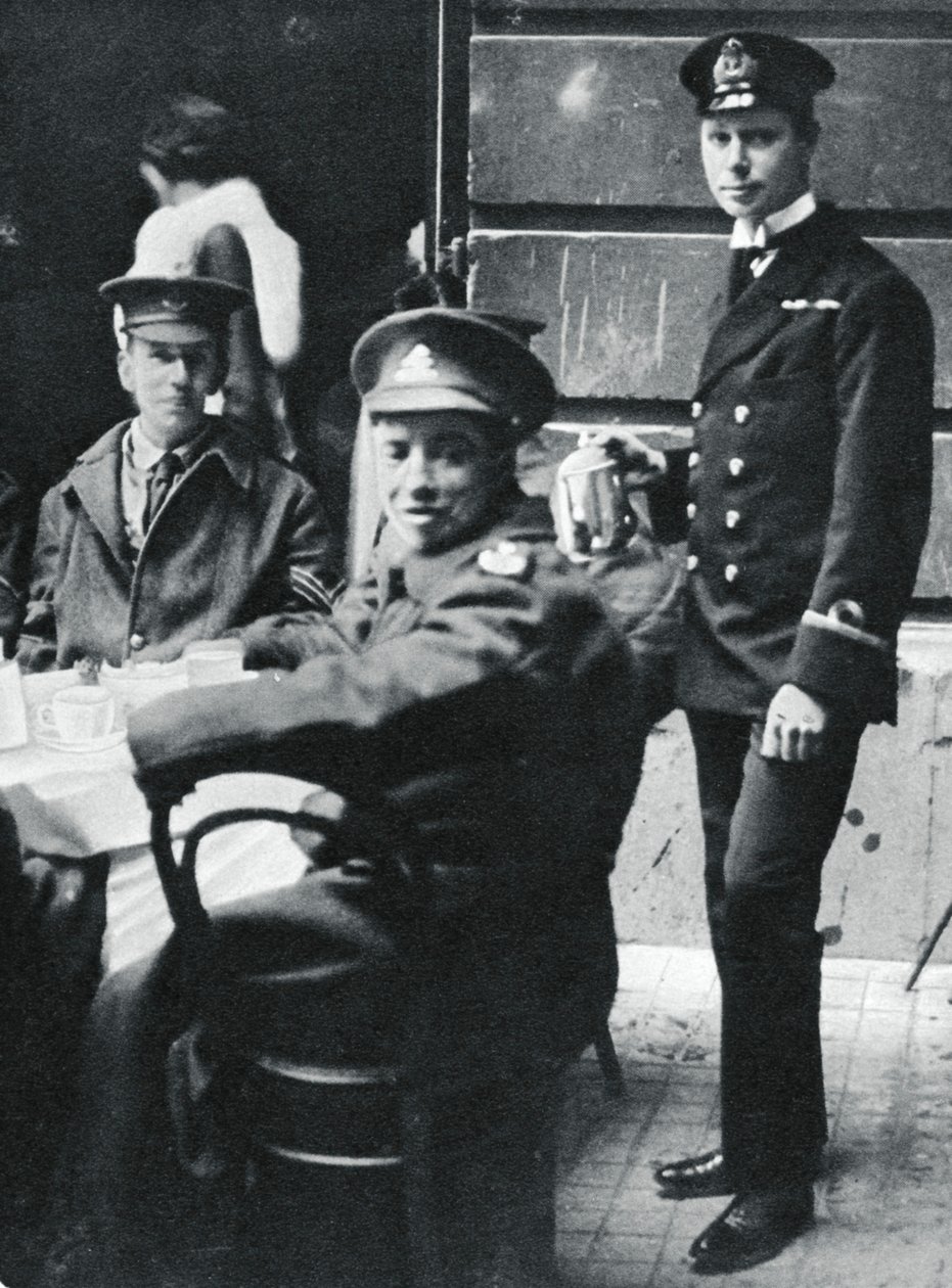 Teğmen Prens Albert, 1916 Buckingham Sarayı