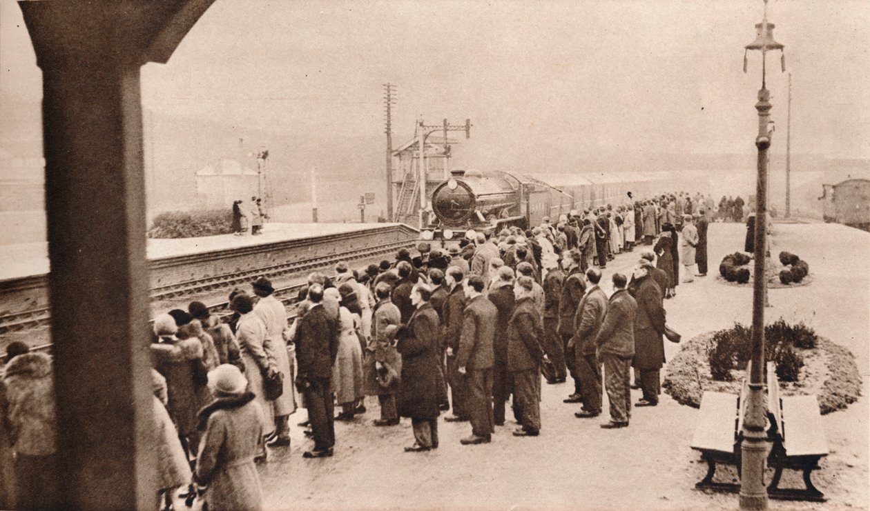 Welwyn İstasyonu'ndaki Kraliyet Cenaze Treni'ne sempatik ilgi, 1936 by Unbekannt