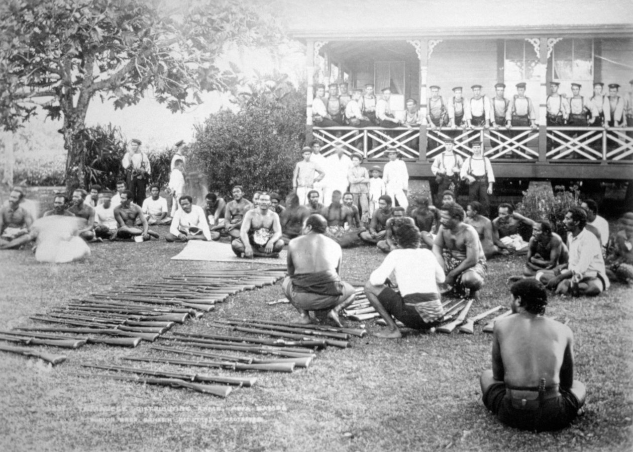 Tamasese silahları dağıtıyor, Apia, Samoa, 1899 by Unbekannt