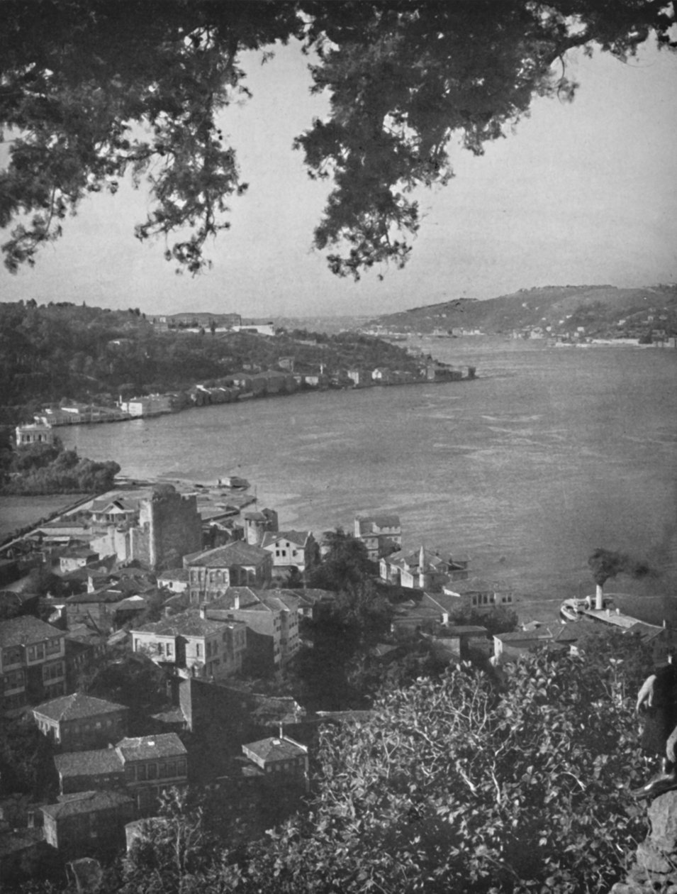 Boğaziçi - Uzakta Konstantinopolis, 1913 by Unbekannt