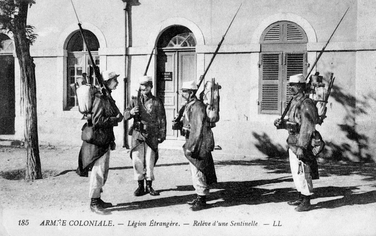Muhafızların Değiştirilmesi, Fransız Yabancı Lejyonu, c1910 by Unbekannt