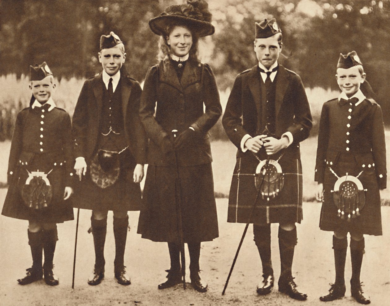 Kral George V ve Kraliçe Mary'nin Çocukları, c1910, 1937. by Unbekannt