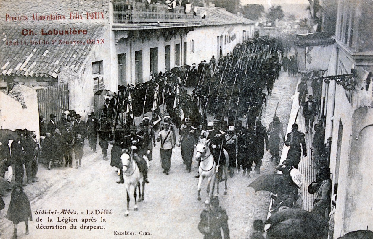 Fransız Yabancı Lejyonu Sidi Bel Abbes sokaklarında geçit töreni yapıyor, Cezayir, 1906 by Unbekannt