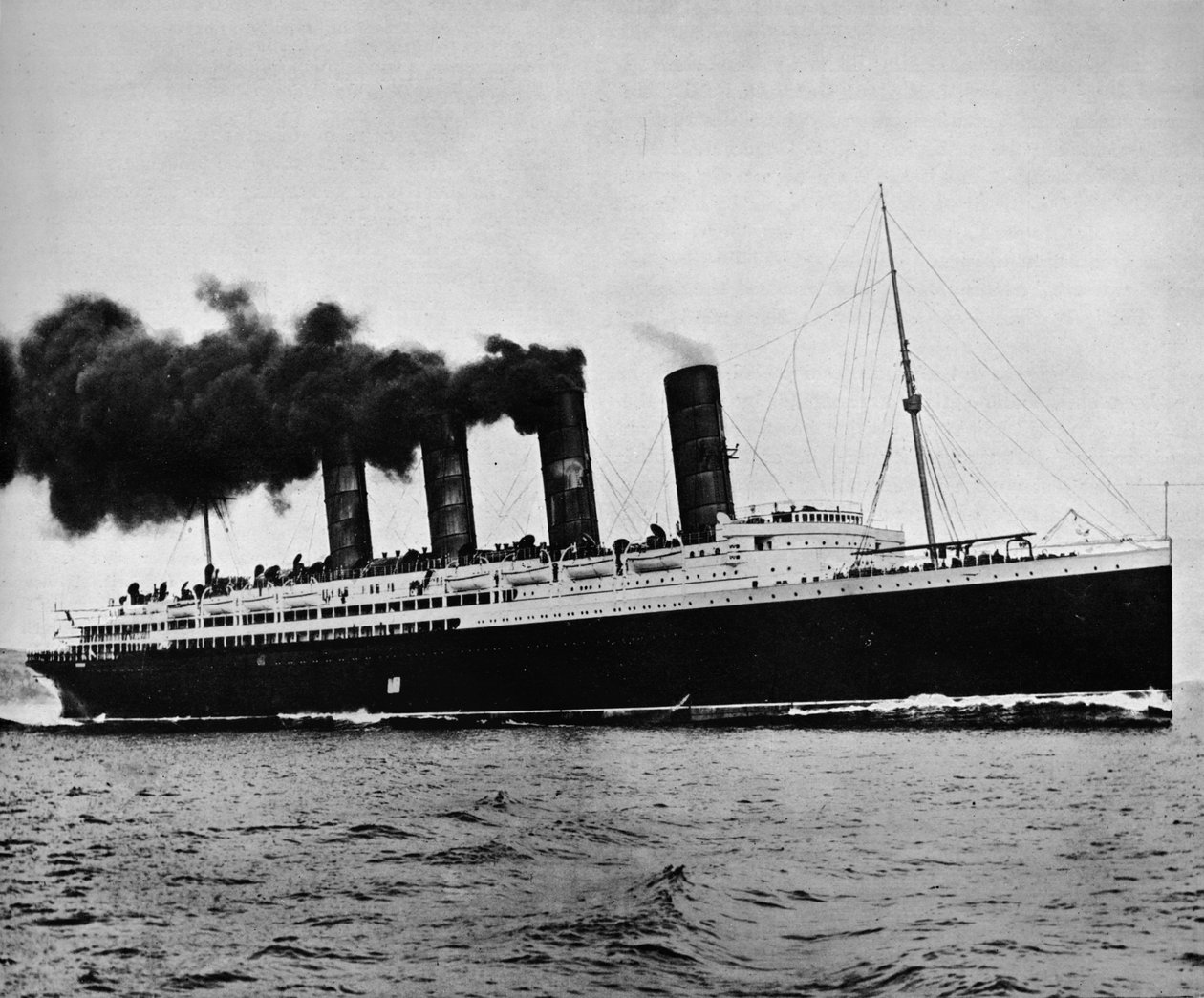Lusitania tüm hızıyla, 1915 by Unbekannt