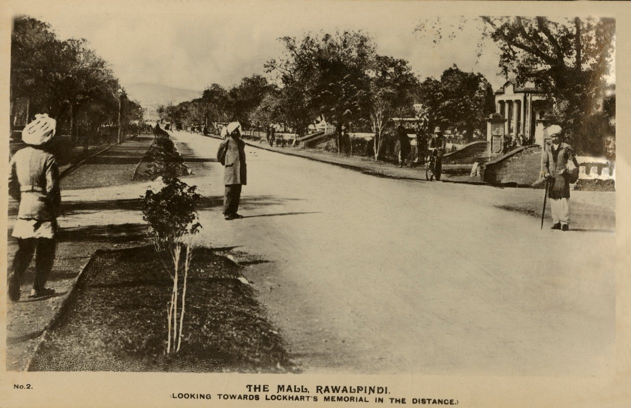 The Mall, Rawalpindi - Lockharts Memorial in Mesafeye Doğru, c1918-c1939. by Unbekannt