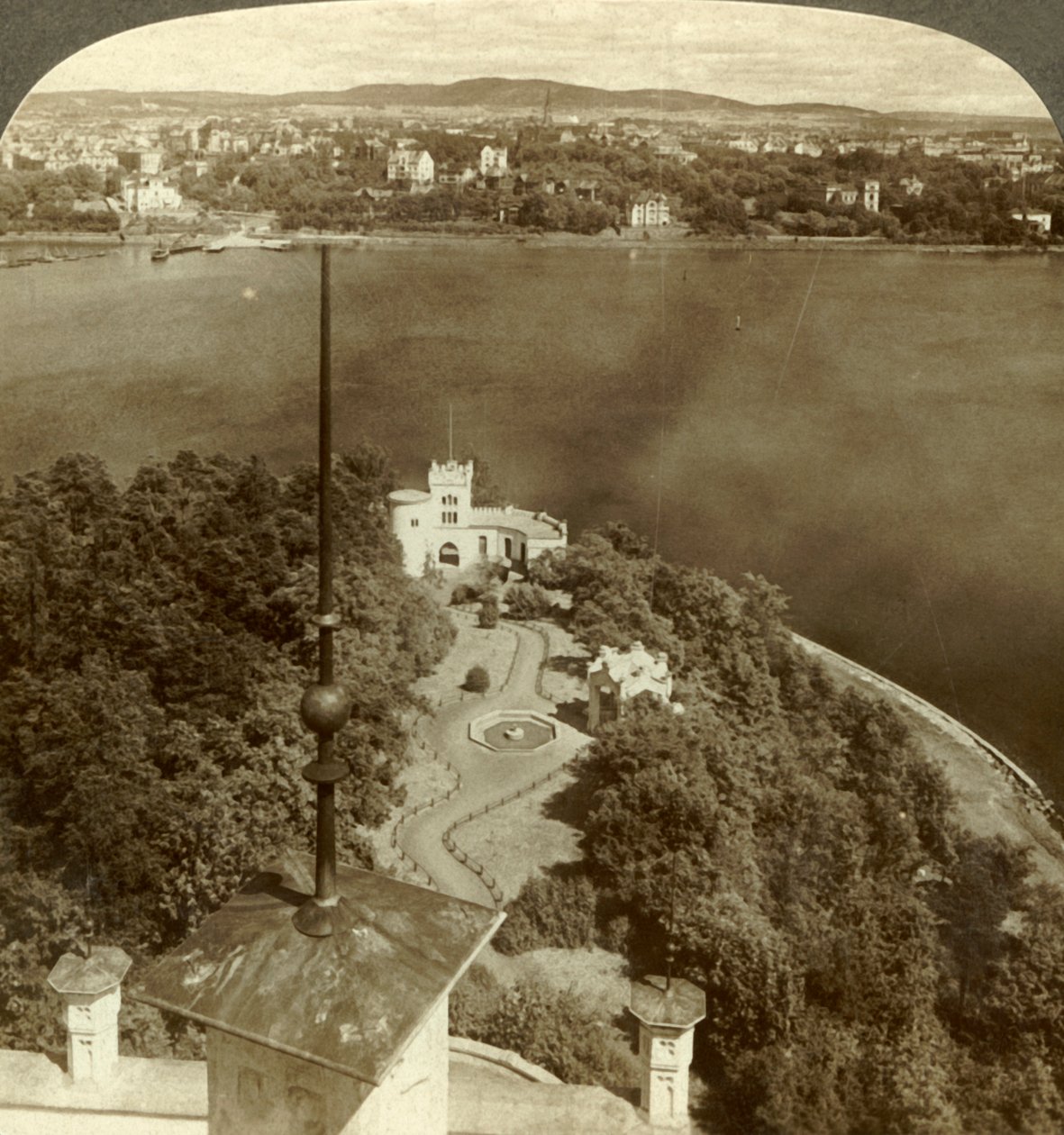 Oscarshal Kraliyet Bahçeleri ve Christiania, Chateau