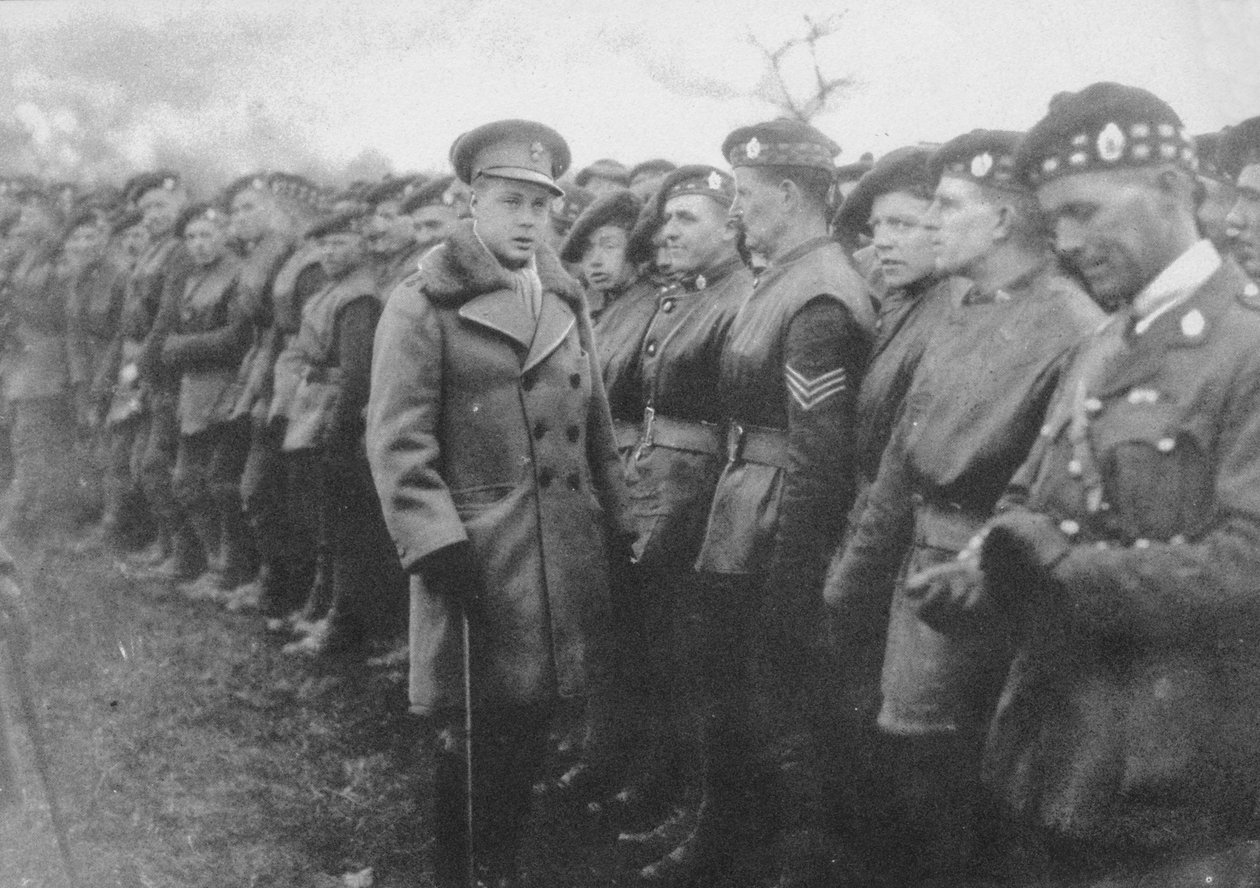 Galler Prensi cephede bir İngiliz askeriyle konuşuyor, I. Dünya Savaşı, c1914-c1918 1936 by Unbekannt