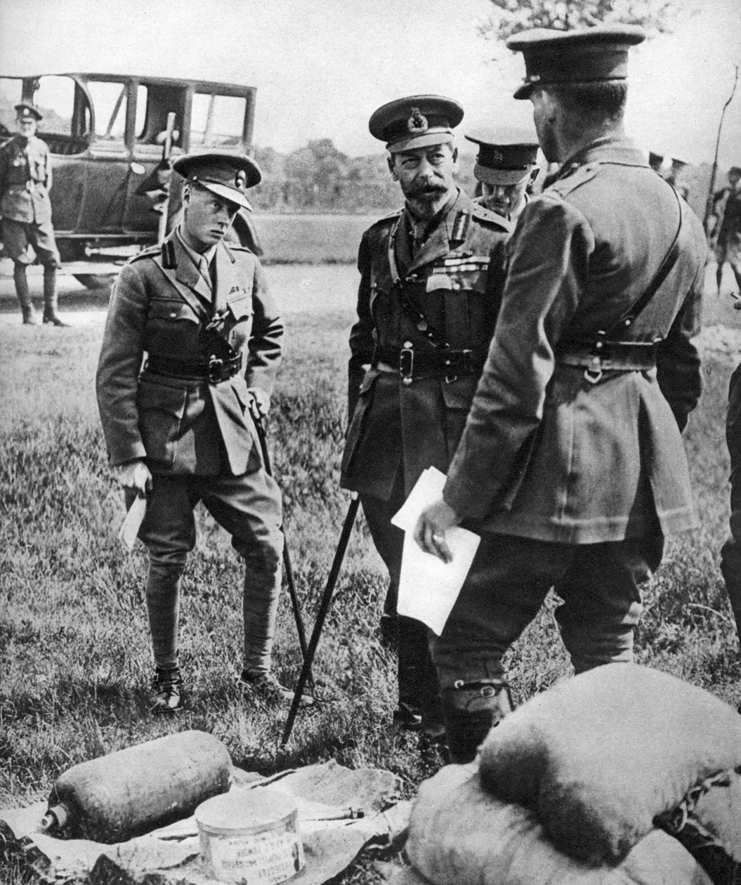 Galler Prensi, George V ile Birinci Dünya Savaşı sırasında bir gaz okulunda, 1914-1918 by Unbekannt