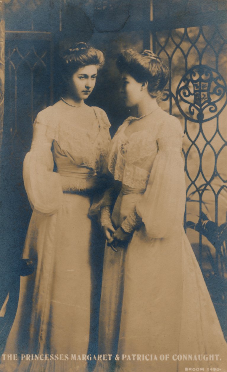 Connaught'lu Prensesler Margaret ve Patricia, c1900. by Unbekannt