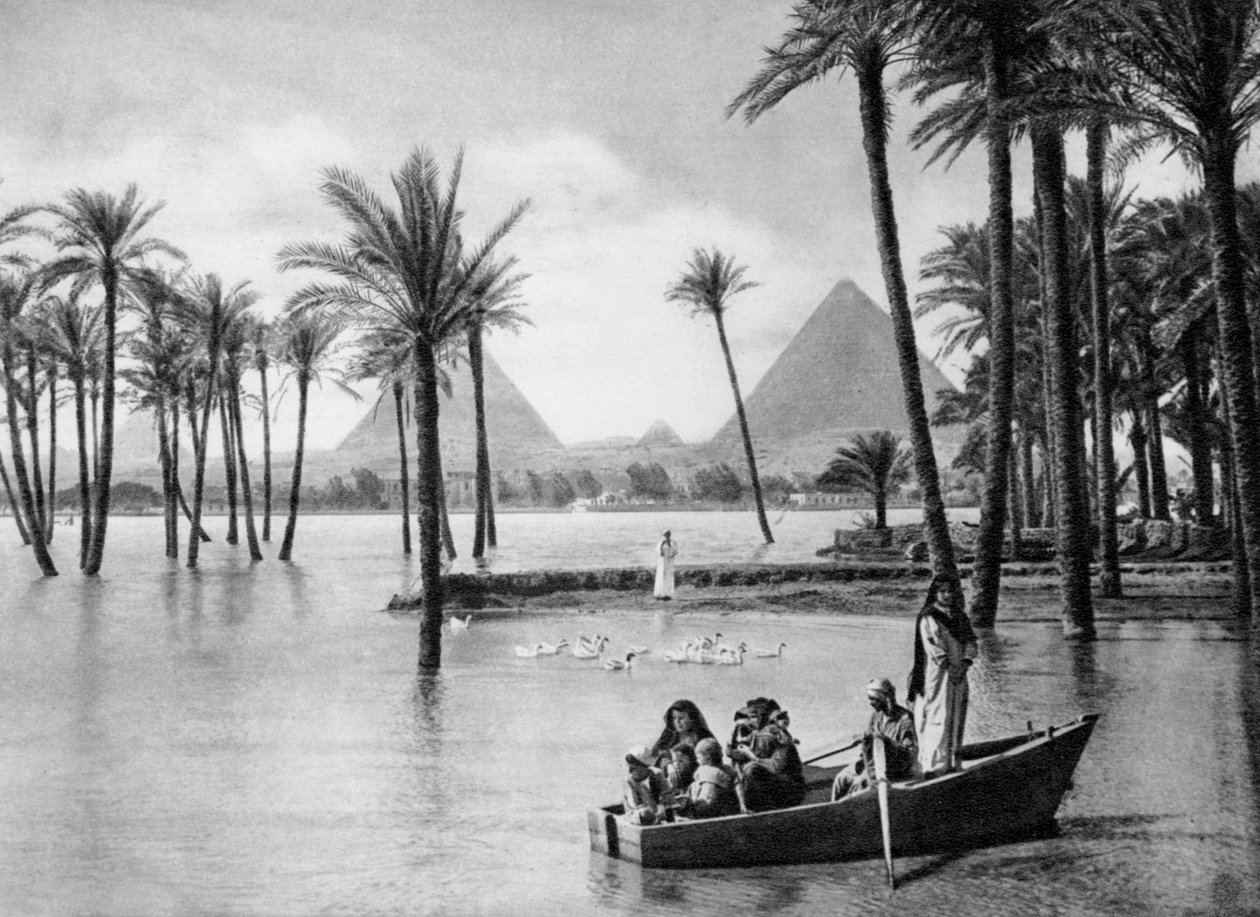 Bir sel sırasında Giza Piramitleri, Kahire, Mısır, 1920