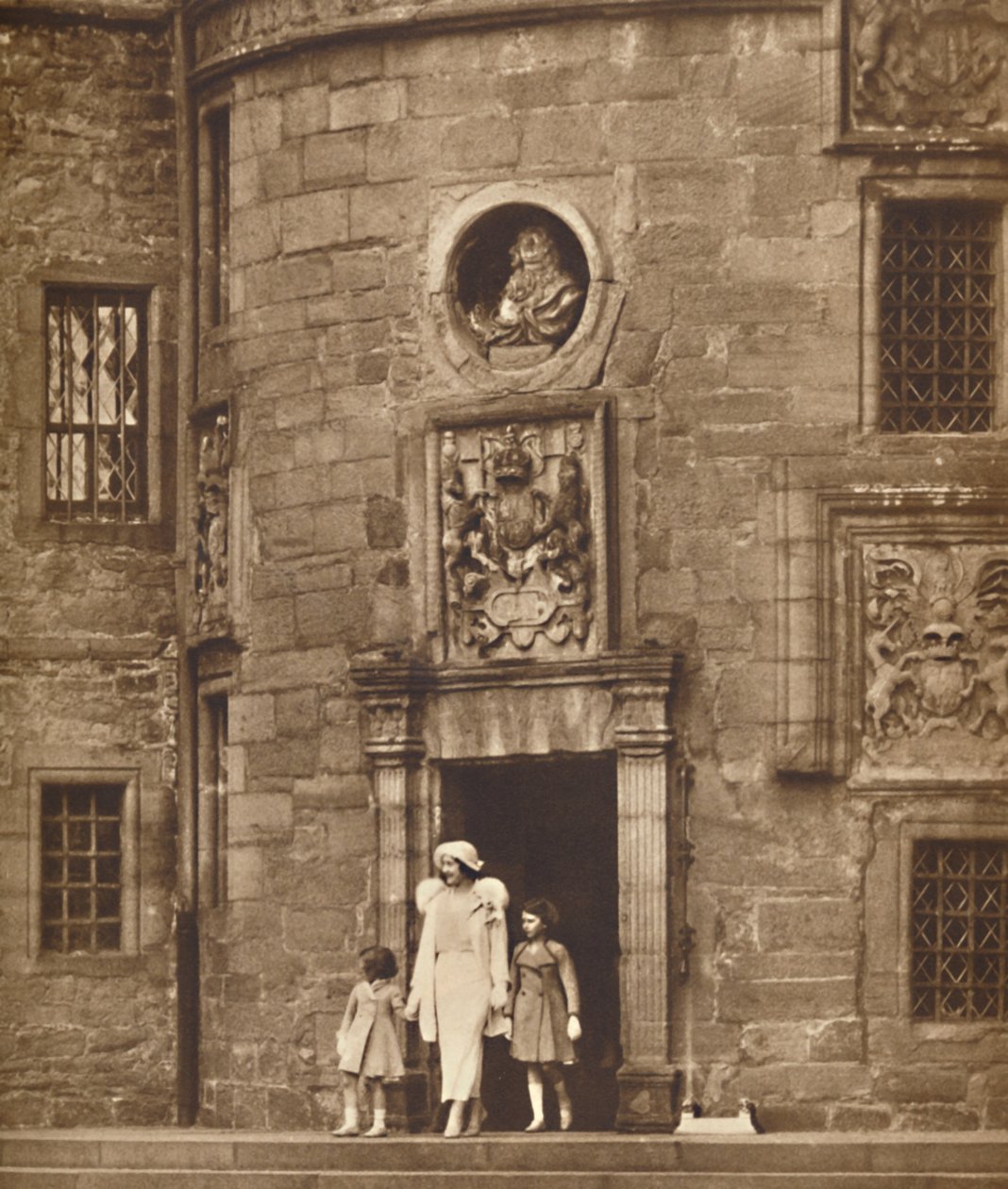 Kraliçe Eski Evinde, Glamis Kalesi, c1936 1937 by Unbekannt