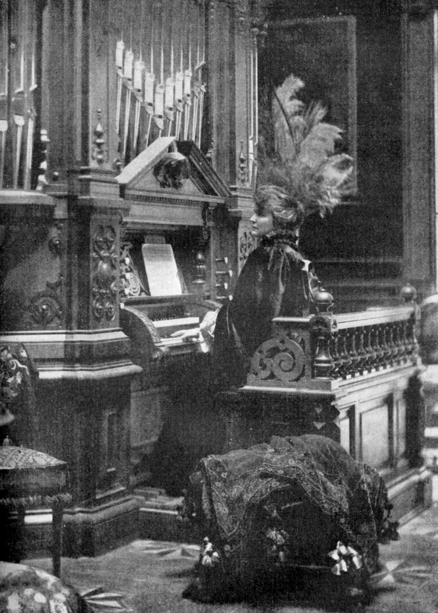 Romanya Kraliçesi org çalıyor, 1904 by Unbekannt